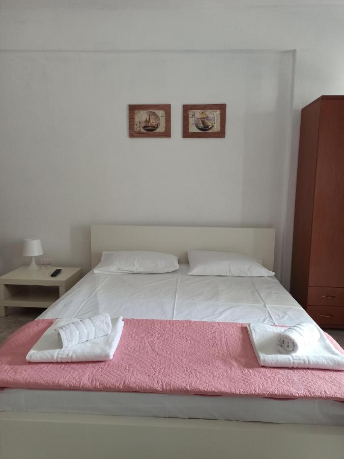 New Era 2 Apartment Полихроно Екстериор снимка
