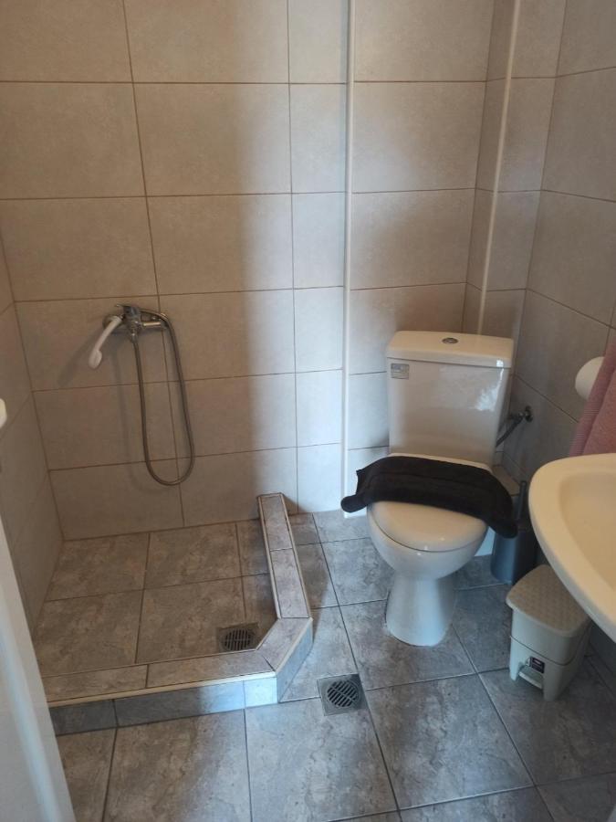 New Era 2 Apartment Полихроно Екстериор снимка