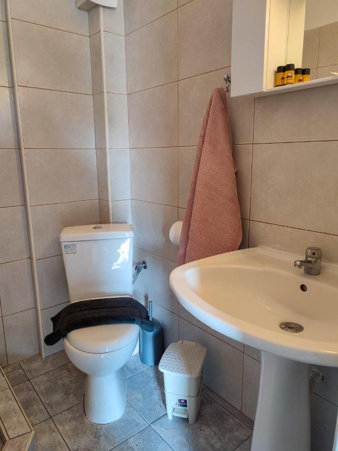 New Era 2 Apartment Полихроно Екстериор снимка